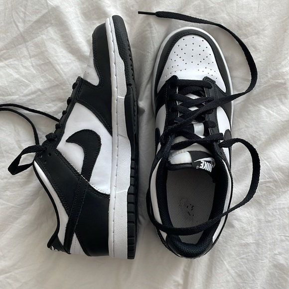 Nike Panda Dunk Low youth size 6 (womens 7) - Picture 3 of 5